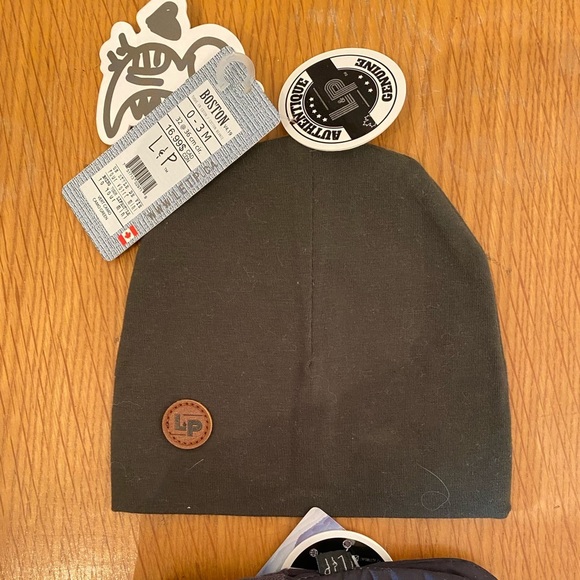 L & P baby toque and mitts - Picture 2 of 3